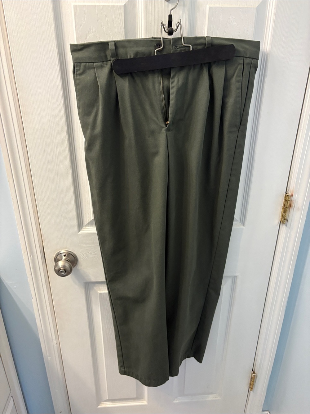 Amazon Essentials Men's Olive Dress Trousers